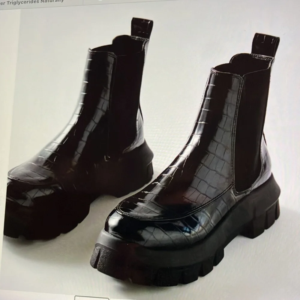 UO Eden Chelsea Boot Black Size 7 NEW